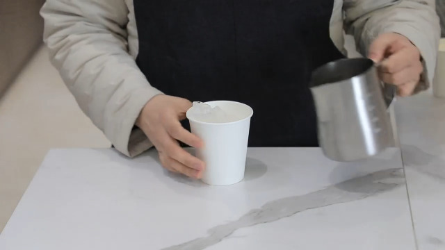 Amazon.com: Amazon Basics Disposable Paper Cups for Hot and Cold