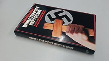 Hardcover While the Pope kept silent: Assisi and the Nazi occupation Book