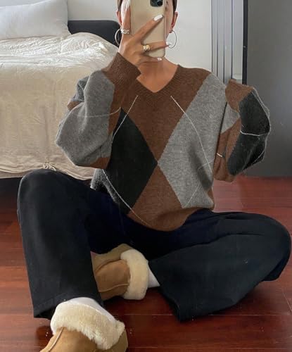 chouyatou Women's 2025 Fall V-Neck Argyle Sweaters Pullover Oversized Chunky Knit Casual Sweater Top3