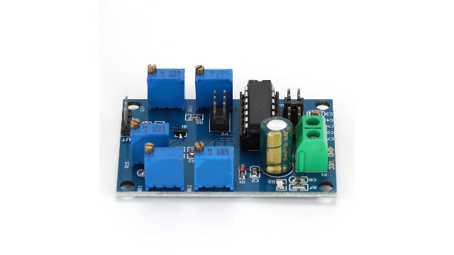 Image of Ciglow ICL8038 Medium /Low Frequency Sine /Triangular /Rectangular Signal Generator Module with Multi-Waveform Output