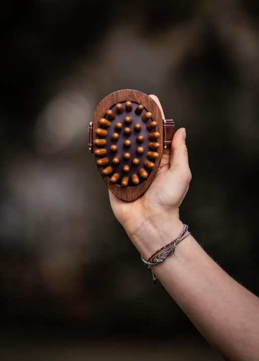 Equimour Massagestriegel – Pferdestriegel aus Holz mit stabilen Holznoppen & flexiblem Gummikissen – Für effektive Massage, Durchblutung & Wellness-Pflege deines Pferdes