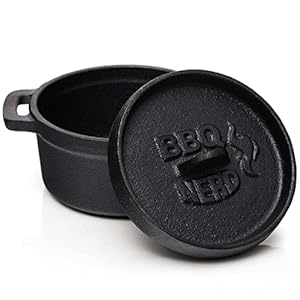 BBQ-Nerd© Mini Dutch Oven, kleine gietijzeren pan met deksel, 11 x 5 cm, voor grill, haard, oven, fornuis, serveerpan, kookpan, stoofpan, broodpan, braadpan, cocotte, vuurvaste gietijzeren pan