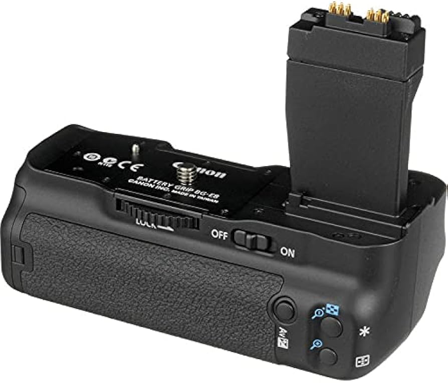 Qiz suzish sandiqlarida keldi oyoqlarini alohida yoying