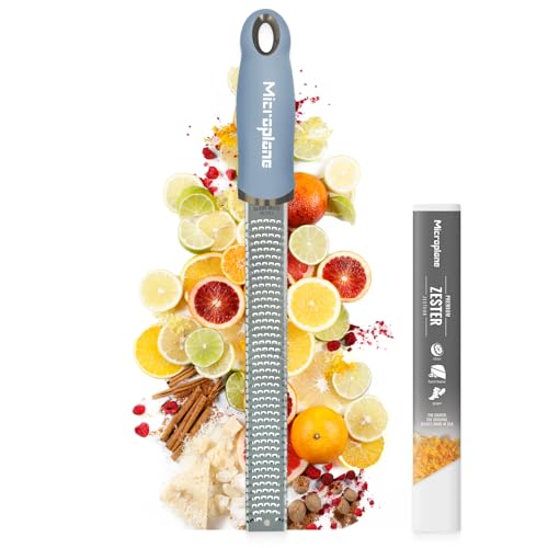 Microplane Râpe à zesteur en Couleur Bleu Nuage pour Agrumes, Parmesan, Gingembre, Chocolat et Noix de Muscade avec Lame Fine - Fabriqué aux États-Unis