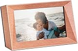 SOFORT BETRIEBSBEREIT: Auspacken, einstecken, Bilder genießen – auch ohne technisches Wissen. Mit An-/ Abschalt-Automatik & Diashow.