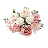 Beauté durable : fabriquées à partir de soie, de plastique et de fil de fer, ces fleurs sont conçues pour conserver leur apparence étonnante pour les années à venir.