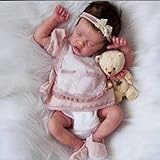 Alta calidad: la mueca est hecha de plstico suave, es cmodo y suave.Tiene las pestaas largas y el hermoso cabello, y parece que se est quedando dormido.Su longitud es de 18 pulgadas, puedes mantenerlo en tus brazos todo el tiempo.