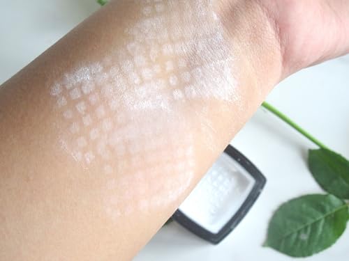 Image of White Trend setting Mattifying Ultra Fine Loose Powder