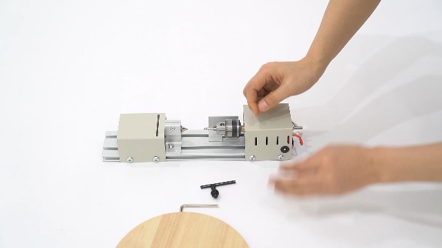 Mini Tornio Per Legno 100W - Velocit&agrave; Regolabile 4000-9000 Giri/min