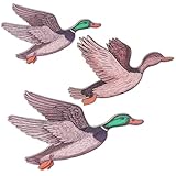 Design dettagliato: le nostre decorazioni per pareti di anatra Mallard catturano l'elegante volo di questi uccelli maestosi, mostrando dettagli delicati che enfatizzano la bellezza naturale del legno. Perfetto per mensole, ingressi o pareti della scuola materna, aggiungono un sorprendente fascino di campagna a qualsiasi spazio.