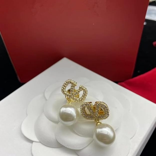 Elegant Pearl and Rhinestone Drop Earrings, Silver Needle Design, Fashion Statement Jewelry for Spring and Summer4