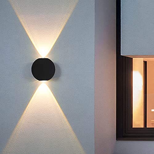 Aplique de pared para exteriores negro ideal para crear terrazas modernas con luz LED fría 6