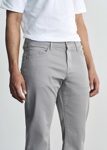 Roam Men's Mid Rise Relaxed Straight Leg Pants3