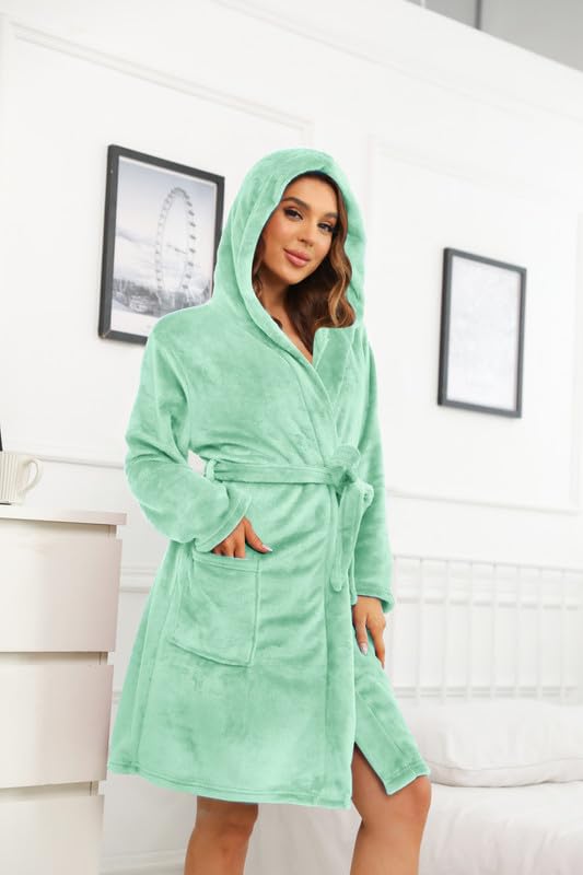 Image of U2SKIIN Women Hooded Fleece Robe, Short Plush Robes for Womens With Hood Soft Warm Spa Bathrobe