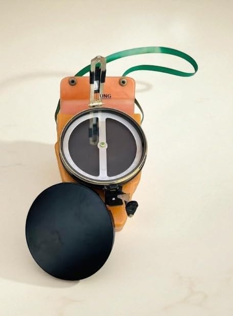 Brújula Prisma Profesional para Topografía, Trabajo Geológico y Navegación – Brújula Duradera y Portátil con Montura para Trípode y Mecanismo de Mira para Navegación Geológica miniatura 4