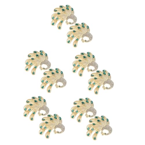 Broche paon strass pour habiller une robe de soirée lors d'un mariage chic