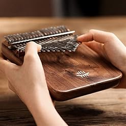 WYZQ Piano à Pouce Arrondi Kalimba en Noyer Noir Arrondi à Une Seule Planche 21 Touches Cadeaux de Piano à Doigt… - Les Beatles, Paul McCartney, John Lennon, RIngo Starr, George Harrison WYZQ Piano à Pouce Arrondi Kalimba en Noyer Noir Arrondi à Une Seule Planche 21 Touches Cadeaux de Piano à Doigt… – Image 3