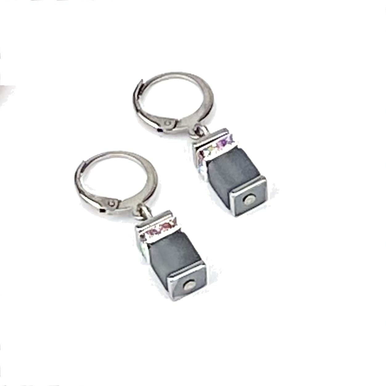 Handgemachte Hals Kette mit Polaris Würfel und Hämatit Edelstein sowie einem Edelstahlverschluss mit Verlängerung