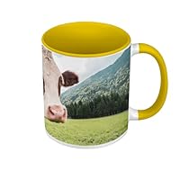 Fabulous Mug De Couleur Qualité Premium Jaune - Vache Dans Un Pré Grand Angle Montagne Nuages - Tasse Avec Anse Et Intérieur De Couleur