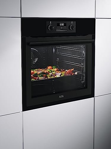 AEG Einbaubackofen BES331110B / Serie 6000 / SurroundCook – Heißluft mit Ringheizkörper/Reinigungshilfe mit Wasserdampf/Versenkknebel/Grillfunktion/Display mit Uhr/Autark/A/Schwarz