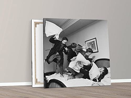 Impression des Beatles – Toile The Pillow Fight – The Beatles, Toile Pillow Fight – Toile encadrée | 20x20cm - Les Beatles, Paul McCartney, John Lennon, RIngo Starr, George Harrison Impression des Beatles - Toile The Pillow Fight - The Beatles, Toile Pillow Fight - Toile encadrée | 20x20cm – Image 3