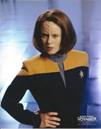Amazon De Roxann Dawson Wie B Elanna Torres Von Star Trek Voyager In Uniform Mit Hand Auf Hufte 8 X 10 Foto