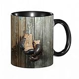 Structure du produit : Le mug présente un design classique cylindrique de 11 onces avec une anse courbée, offrant une prise en main confortable et un style simple.