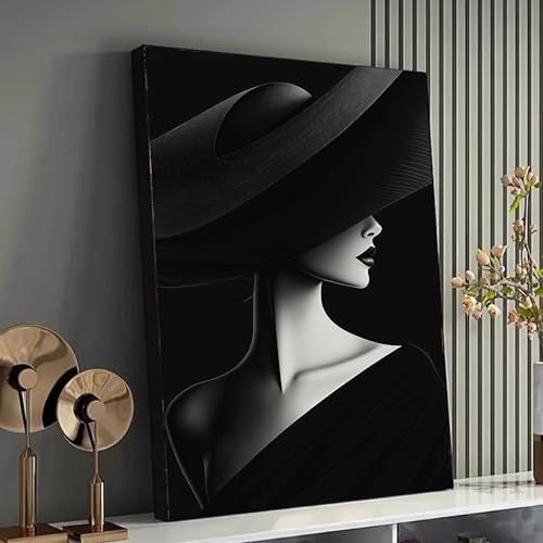 Portrait sur toile femme chapeau noir pour habiller un mur vide avec élégance minimaliste