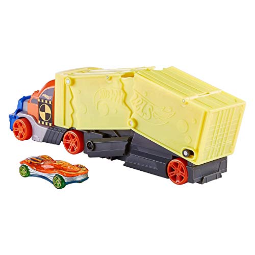 Image of Hot Wheels Plastic Crashing Rig, Pack Of 1, Multicolour