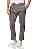 Ein wenig Stretch verleiht diesen klassischen, schlank sitzenden Khakis Komfort und Flexibilität.