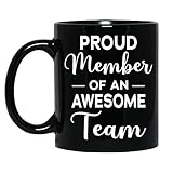 Photo Gallery tazza da caffè nera con scritta "proud member of an awesome team, work team appreciation", idea regalo divertente per colleghi, capo, uomini, donne, amici, caffè, 325 ml Photo Gallery tazza da caffè nera con scritta "proud member of an awesome team, work team appreciation", idea regalo divertente per colleghi, capo, uomini, donne, amici, caffè, 325 ml