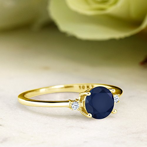 Gem Stone King 10K Yellow Gold Blue Sapphire and White Created Sapphire Solitaire Engagement Ring For Women | 1.03 Cttw | Round 6MM | Gemstone September Birthstone | Available in Size 5,6,7,8,94