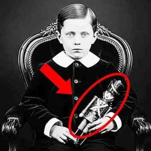 1904 Portrait Discovered _ Experts Shocked When Zooming In on the Toy