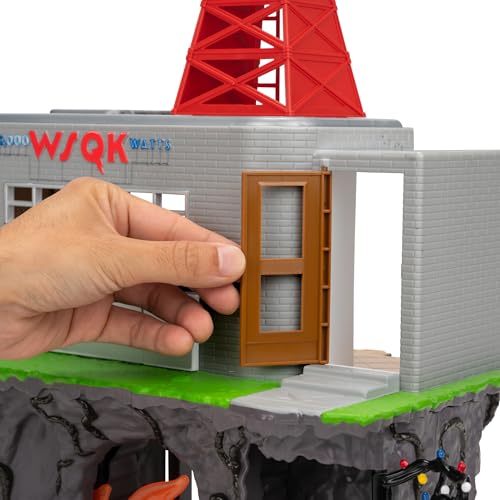 Jazwares Stranger Things WSQK Radio Station Playset - 11-Inch Playset with Three Levels, Two Sides, and 4-Inch Articulated Action Figure by Jazwares - Image 8