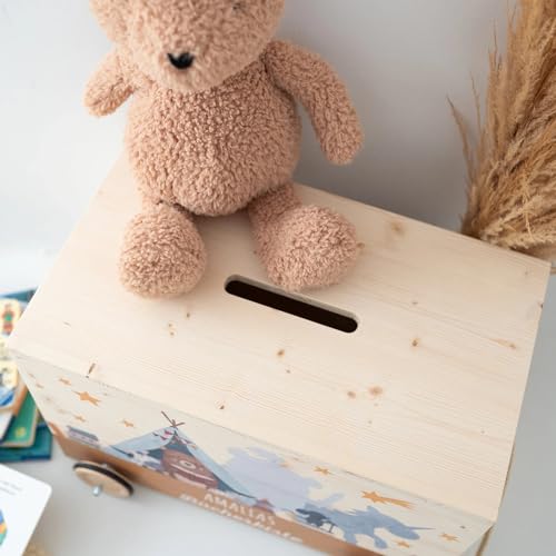 Wunderwunsch® - Personalisierte Spielzeugkiste mit Rollen, Spielzeugaufbewahrung, Geburt Geschenk, Bücherkiste, Holzbox (Hase Schatzkiste)