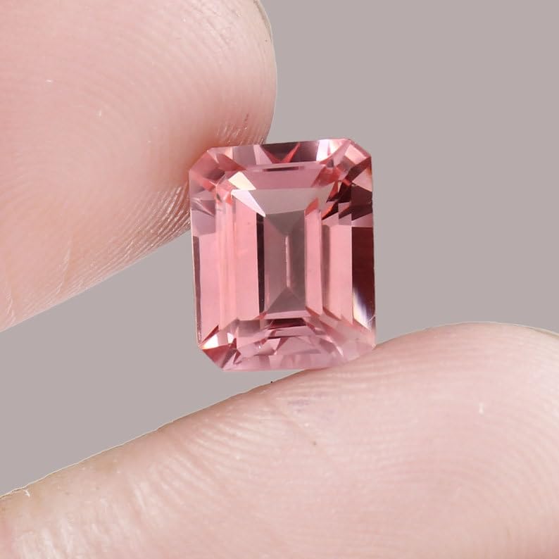 Gemme morganite taillée pour sublimer vos bagues et colliers faits main