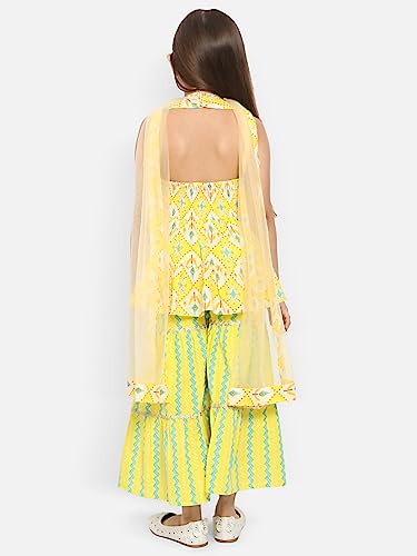Image of Nautinati Girls Nauti Nati Girls Printed V Neck Pure Cotton Kurti With Sharara Dupatta