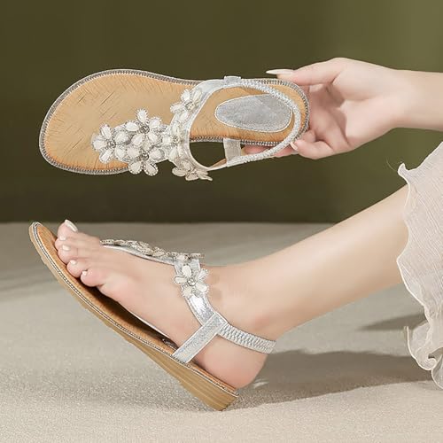 Pantoufles de plage d'été tendance pour vos promenades de vacances