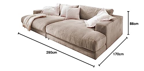 Detaillierter Blick auf den abnehmbaren Cord-Bezug des KAWOLA Madeline Sofas - Detailansicht von KAWOLA Cord Sofa...