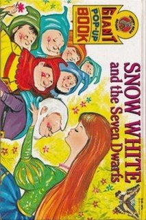 Hardcover Snow White and the Seven Dwarfs (Honey Bear Giant Pop-up Book) Book