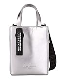 Puristische Tragetasche im Miniformat/ festes, fein genarbtes Glattleder in Silber-Metallic/ Hauptfach mit Druckknopfriegel/ gefütterter Innenraum mit Steckfach/ kurze Henkel/ zusätzlich abnehmbares und verstellbares Gurtband mit Logoschriftzug/ abnehmbares Security Tag/ Vorderseite mit Logoprägung