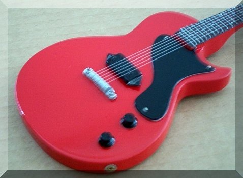 John Lennon miniature Mini Guitar Les Paul Beatles - Les Beatles, Paul McCartney, John Lennon, RIngo Starr, George Harrison John Lennon miniature Mini Guitar Les Paul Beatles