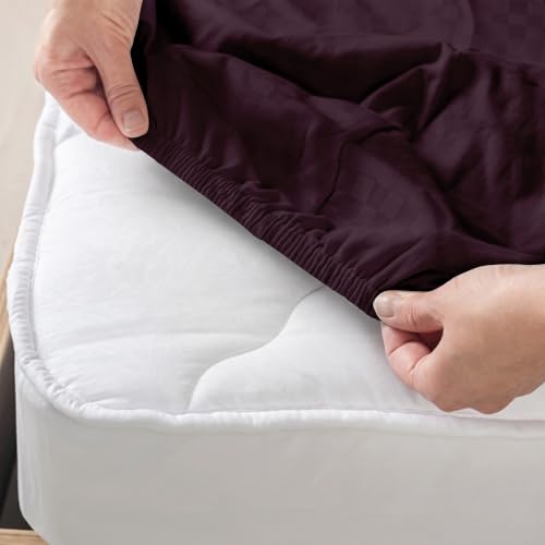 Image of Story@Home Luxe King Size Fitted Bedsheet with 2 Pillow Covers | 500 TC Egyptian Cotton Compact Yarn | 182 x 198 cm | Fits Up to 12 Inch Mattress | Checkered Jacquard | Plum | Gift Packaging