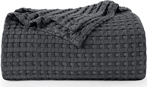 Istruzioni per il lavaggio: le coperte a nido d'ape possono essere lavate facilmente, poiché il tessuto è in cotone. Non è necessario utilizzare prodotti chimici aggressivi. Possono essere asciugati in asciugatrice o appesi ad asciugare. Per ottenere i migliori risultati, si consiglia di lavarli separatamente al primo utilizzo.