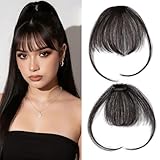 ✔【Léger et Respirant】: La frange à pinces en cheveux humains est dotée d'un filet respirant, léger et respirant sans être encombrant. Cette polyvalence transforme radicalement votre style et sublime votre beauté unique sans vous alourdir.
