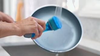 Scotch-Brite Non-Scratch Dishwand Kit, 1 Dish Wand & 7 Sponge Refills, Keep Hands Out of the Mess, Removes Stuck-on Food, Best for Nonstick Pots and Pans, Glass, & Tubs, Fits all Scotch Brite Refills