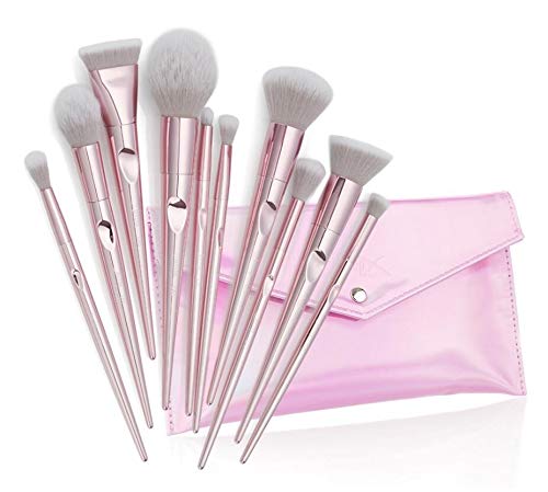 Pinceau maquillage doux rose et fard à joues poudre fond de teint T260