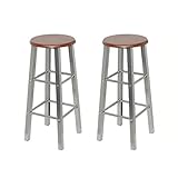 Estos dos taburetes de bar están hechos de acero con un asiento de madera marrón.