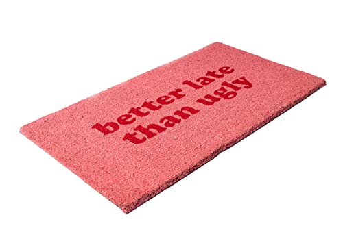 FISURA - Fußmatte außen “Better Late Than Ugly” aus Kokosnuss mit Rutschfester PVC-Rückseite. Lustige Welcome Fußmatte. Handbemalt. Größe: 70 cm x 40 cm. Rosa