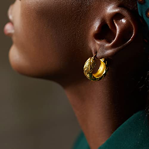 Image of FRUMOS 18K Gold Plated Chunky Hoop Earrings for Women Fashion Thick Gold Hoops Set Jewelry for Birthday Christmas Gifts